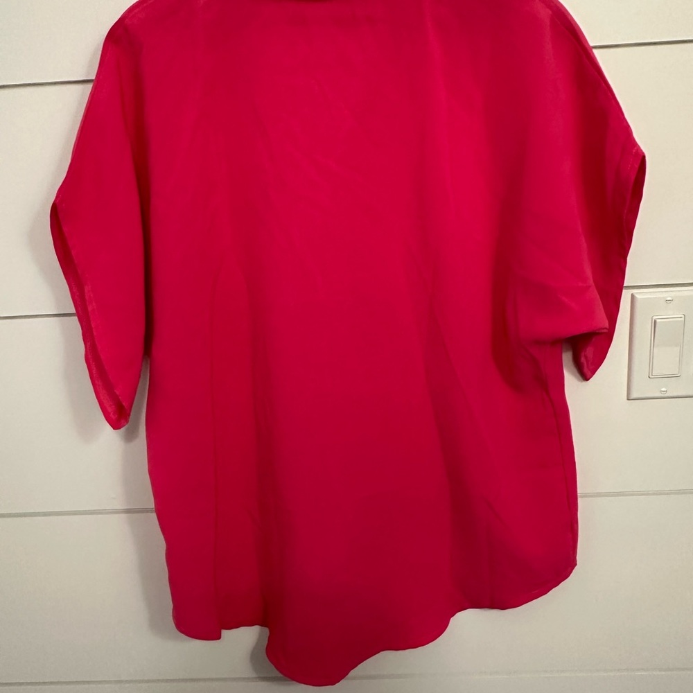 Women’s Pink Shirt Sz Small - The Find Auction